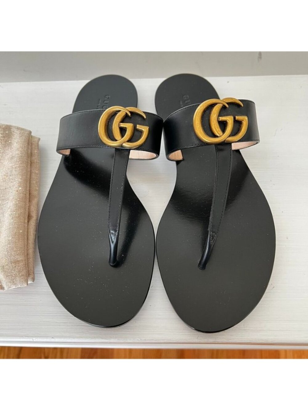 Gucci Women's Sz 8.5 Authentic GG Marmont Black Leather Thong Sandals Luxury - Picture 8 of 11